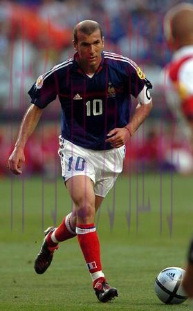 记者问齐达内发公开信 遭怒怼:你的工作真可耻 记者问齐达内发公开信 遭怒怼:你的工作真可耻